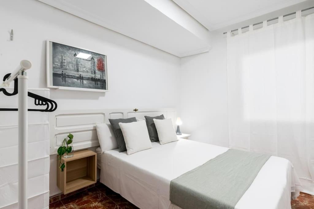 Santa Justa Urban Apartment Севілья Екстер'єр фото