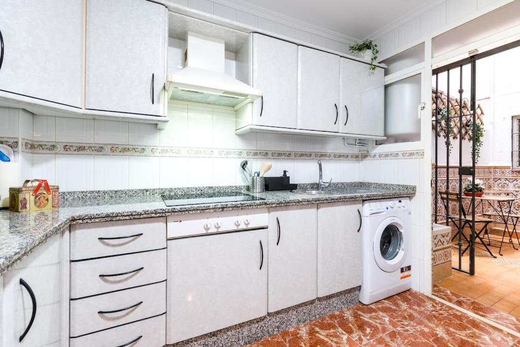 Santa Justa Urban Apartment Севілья Екстер'єр фото