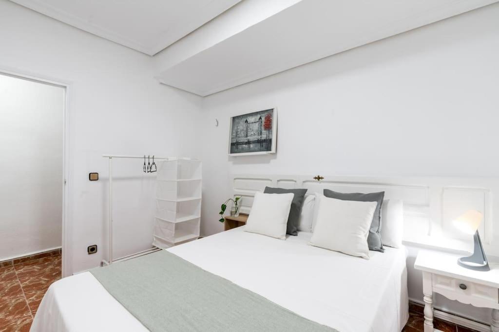 Santa Justa Urban Apartment Севілья Екстер'єр фото