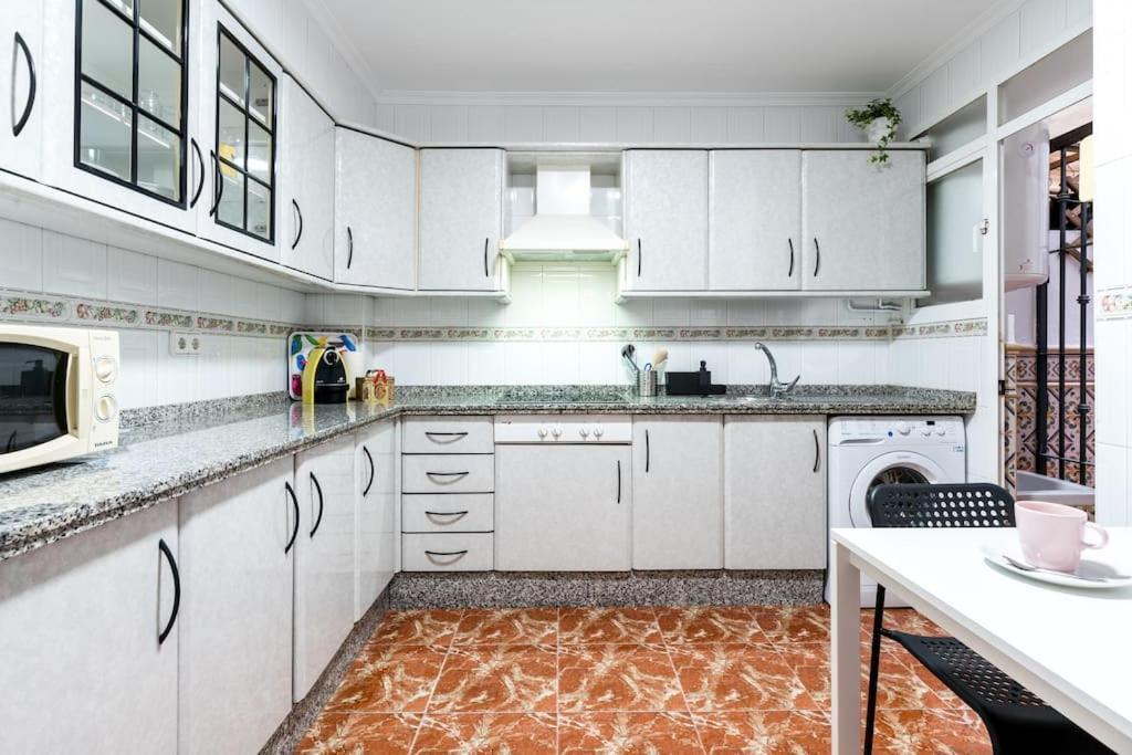 Santa Justa Urban Apartment Севілья Екстер'єр фото