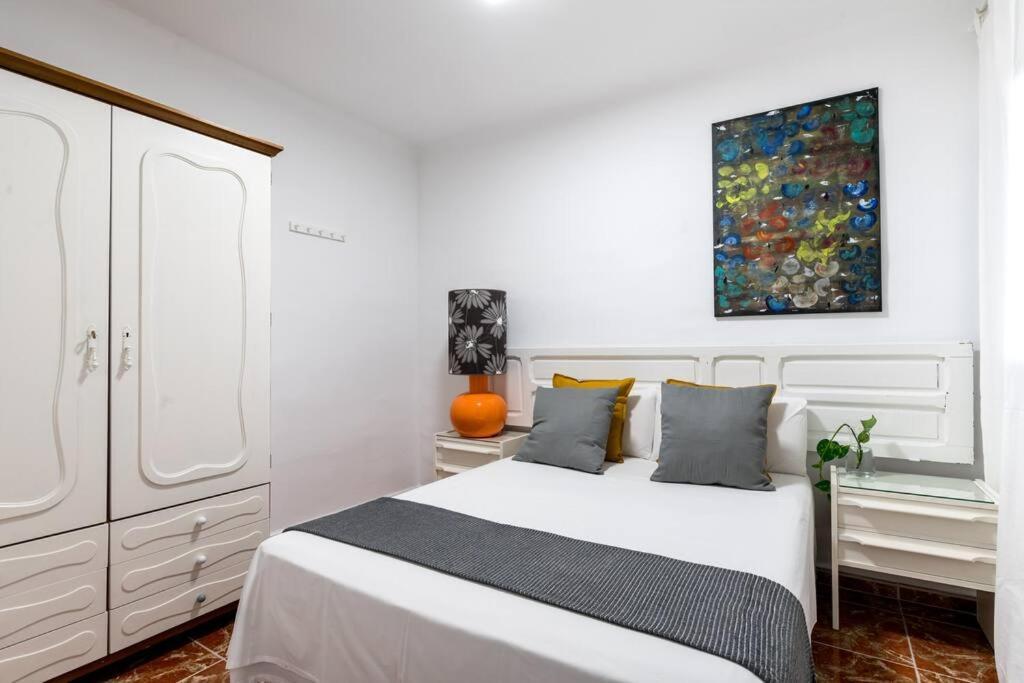 Santa Justa Urban Apartment Севілья Екстер'єр фото