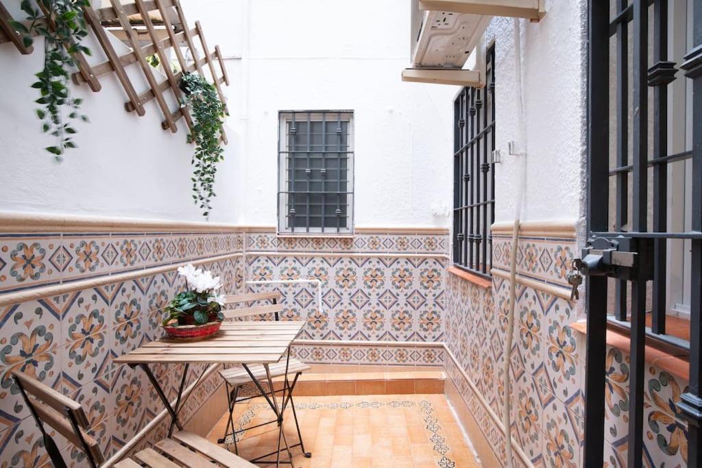 Santa Justa Urban Apartment Севілья Екстер'єр фото