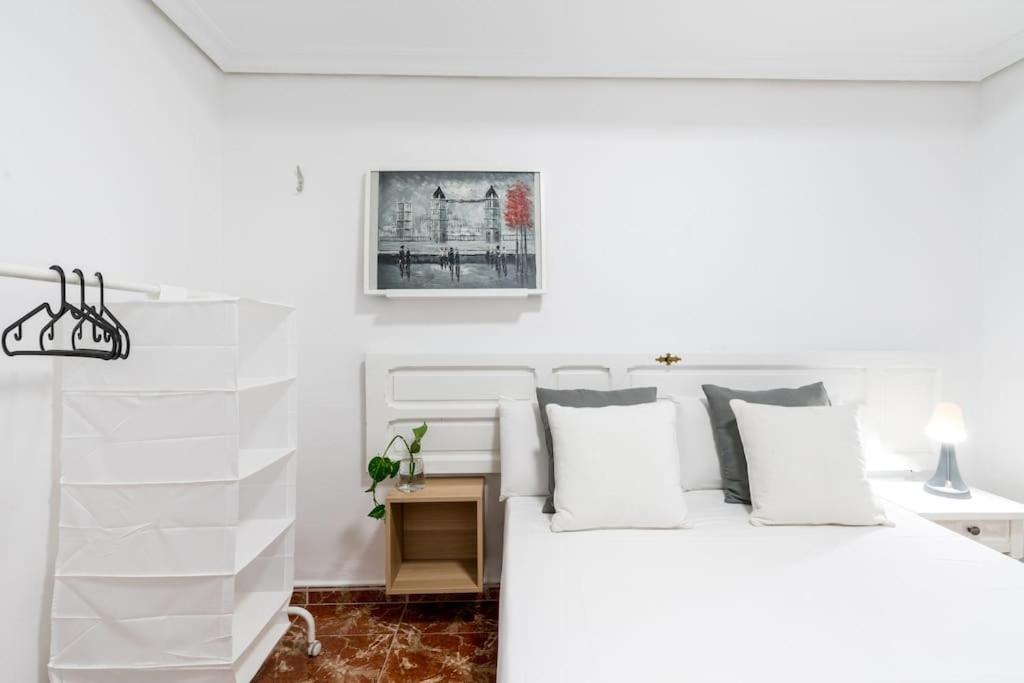 Santa Justa Urban Apartment Севілья Екстер'єр фото